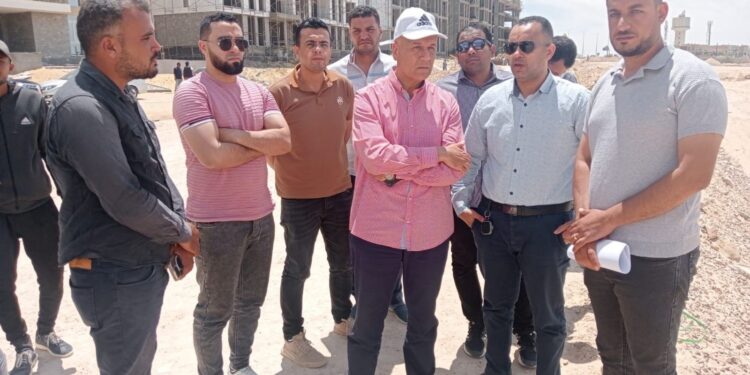 مسئولو "الإسكان" يتابعون المشروعات الجاري تنفيذها بالقرى السياحية