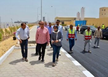 مسئولو "وزارة الإسكان" يتفقدون مشروعات مدينة السويس الجديدة