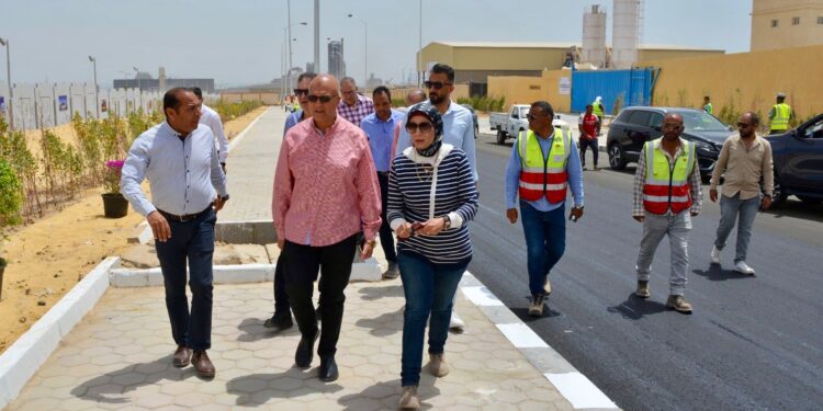 مسئولو "وزارة الإسكان" يتفقدون مشروعات مدينة السويس الجديدة