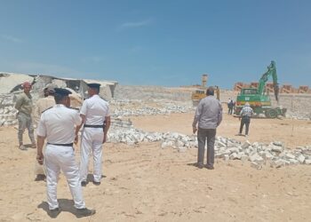 تنفيذ حملات إزالة لتعديات ومخالفات بناء بالساحل الشمالي الغربي