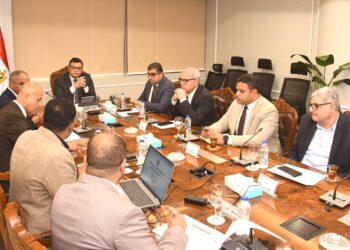 وزير الإسكان يتابع منظومة مياه الشرب بمدن شرق وغرب القاهرة استعدادا لفصل الصيف