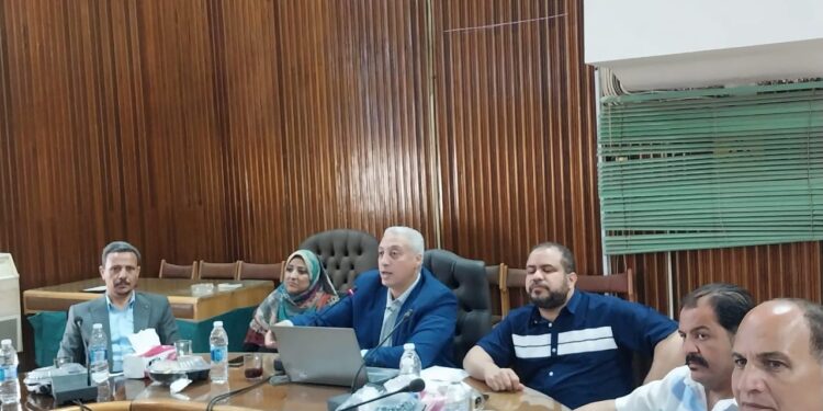 تحسين بيئة الاستثمار وإدارة منظومة المياه في ورشتي عمل بـ15 مايو والصالحية الجديدة