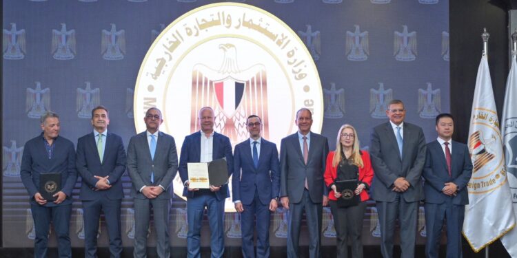 إصدار الرخصة الذهبية لإنشاء أكبر مصنع لحلول التعبئة المستدامة في الشرق الأوسط بمدينة السادات