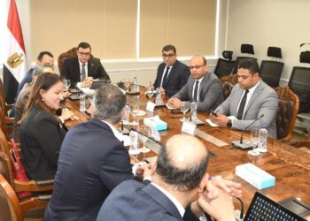 وزير الإسكان يلتقي ممثل The Bench العالمية لبحث التعاون المشترك بشأن جذب المستثمرين في مجال الفندقة