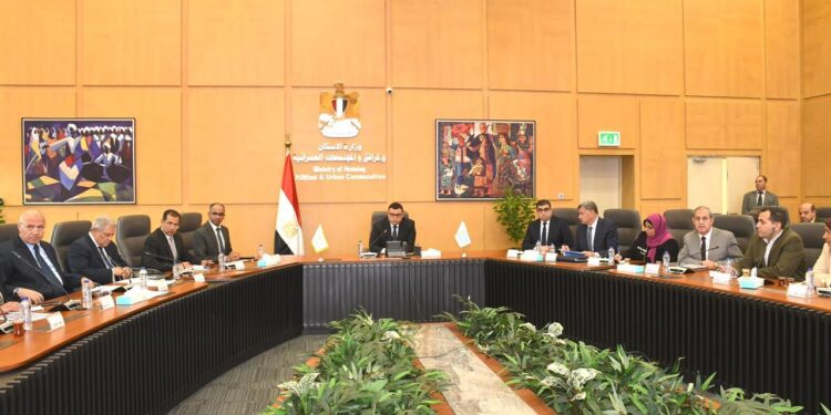 وزير الإسكان يتابع مشروعات مياه الشرب والصرف الصحي ضمن” حياة كريمة” بمحافظتي الغربية ودمياط
