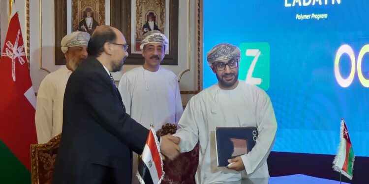 سفير عمان بالقاهرة يشهد توقيع شراكة استراتيجية بين “زينوكس” و”أوكيو” العمانية لإنشاء مصنع بلاستيك في السلطنة