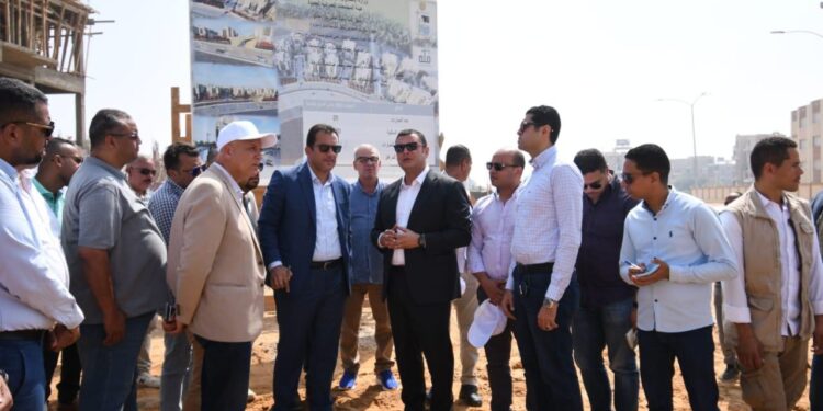 جولة تفقدية لوزير الإسكان بالعاشر من رمضان.. وتفقد الطرق والمحاور ومشروع ديارنا السكني
