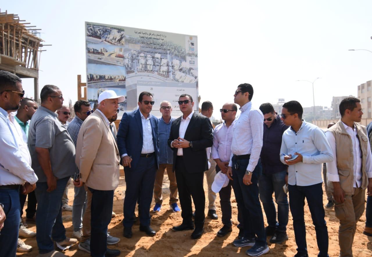 جولة تفقدية لوزير الإسكان بالعاشر من رمضان.. وتفقد الطرق والمحاور ومشروع ديارنا السكني