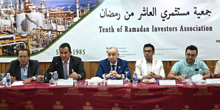 العاشر من رمضان تستقبل وفدًا من دول غرب أفريقيا للاطلاع على تجربة المناطق الصناعية