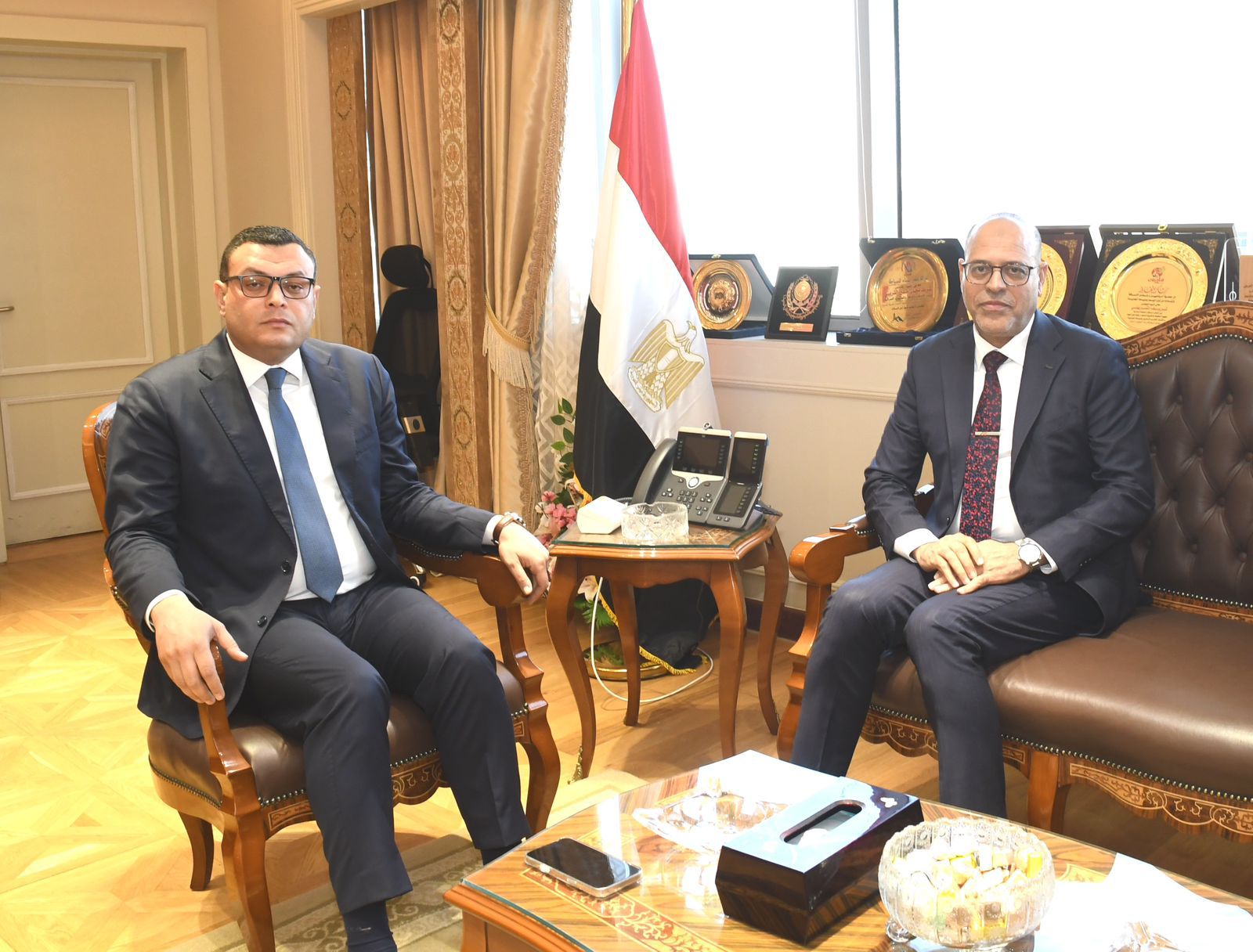 وزيرا الإسكان والعمل يبحثان التعاون المشترك