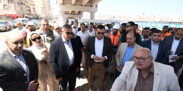 وزير الإسكان ومحافظ الإسكندرية يتفقدان مشروع إنشاء كوبرى 45 "محور السادات"