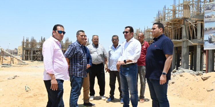 وزير الإسكان يتابع مشروعات المرافق والطرق ومشروع “ديارنا” السكني بمدينة العاشر من رمضان