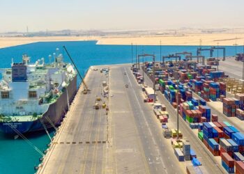 مصر تستقبل “سفينة تغويز عملاقة” وتُنجز ثلاث عمليات بحرية استراتيجية خلال أسبوع واحد