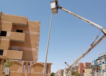مواصلة استبدال كشافات الإنارة الصوديوم بليد وإزالة وصلات المياه الخلسة بالمدن الجديدة