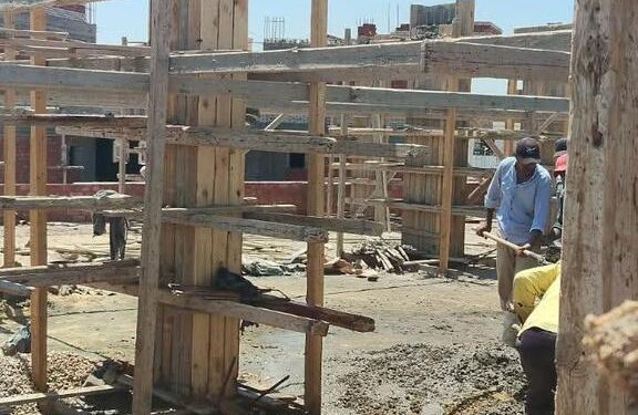 وزير الإسكان يتابع سير العمل بمشروعات تطوير البنية الأساسية والإسكان والخدمات بقرى مارينا السياحية