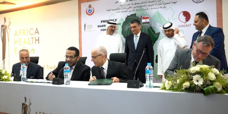 مذكرة تفاهم بين وزارة الصحة و« الشراء الموحد» و «ثنك برو» و«دياجاست» الفرنسية لتوطين صناعة تقنيات بنوك الدم في مصر