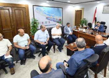 وزير الإسكان يعقد اجتماعا لمتابعة مشروعات مركز مارينا العلمين السياحي