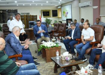 وزير الإسكان يعقد اجتماعا بمقر جهاز "مدينة السادات" لمتابعة سير العمل بمختلف القطاعات