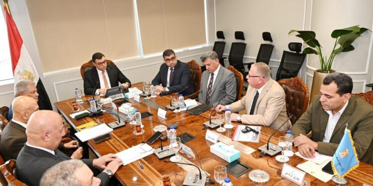 الشربيني يلتقي رئيس مجلس إدارة الوطنية للمقاولات لمتابعة موقف عدد من المشروعات المشتركة