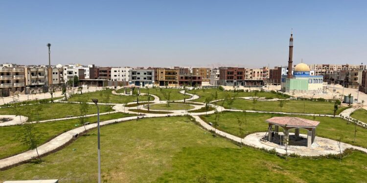 وزير الإسكان يتابع موقف المشروعات السكنية والبنية الأساسية والتطوير بعدة مدن بالصعيد