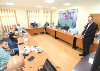 وزير الإسكان يعقد اجتماعًا لمتابعة سير العمل بمختلف القطاعات بمدينة النوبارية