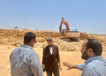 دفع العمل بمشروعات البنية الأساسية وتطوير المرافق بمدينة السويس الجديدة