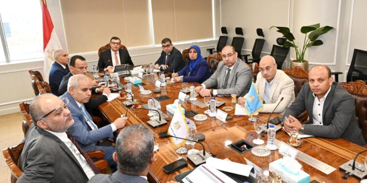وزير الإسكان يعقد اجتماعًا مع مسئولي "توريك" للتطوير العقاري لمتابعة مشروعات الشراكة والمبيعات والتسويق