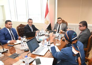 وزير الإسكان يُتابع الاستراتيجية الوطنية للعمران الأخضر والمستدام