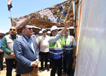 وزير الإسكان يتفقد محاور الطرق ومحطة تنقية مياه الشرب الجديدة بمدينة السادات