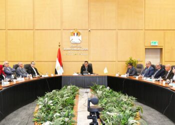 وزير الإسكان يتابع موقف توفيق الأوضاع بالأراضي المنضمة لأحوزة عددٍ من المدن الجديدة