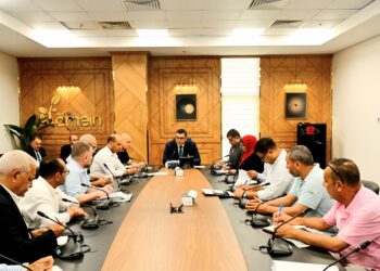 الشربيني يعقد اجتماعاً لمتابعة سير العمل والموقف التنفيذي لمشروع "صواري" بالإسكندرية