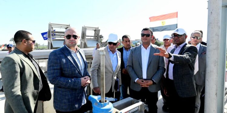 وزير الإسكان ومحافظ بني سويف يتفقدان محطة معالجة صرف صحي طحا البيشة بمركز ببا
