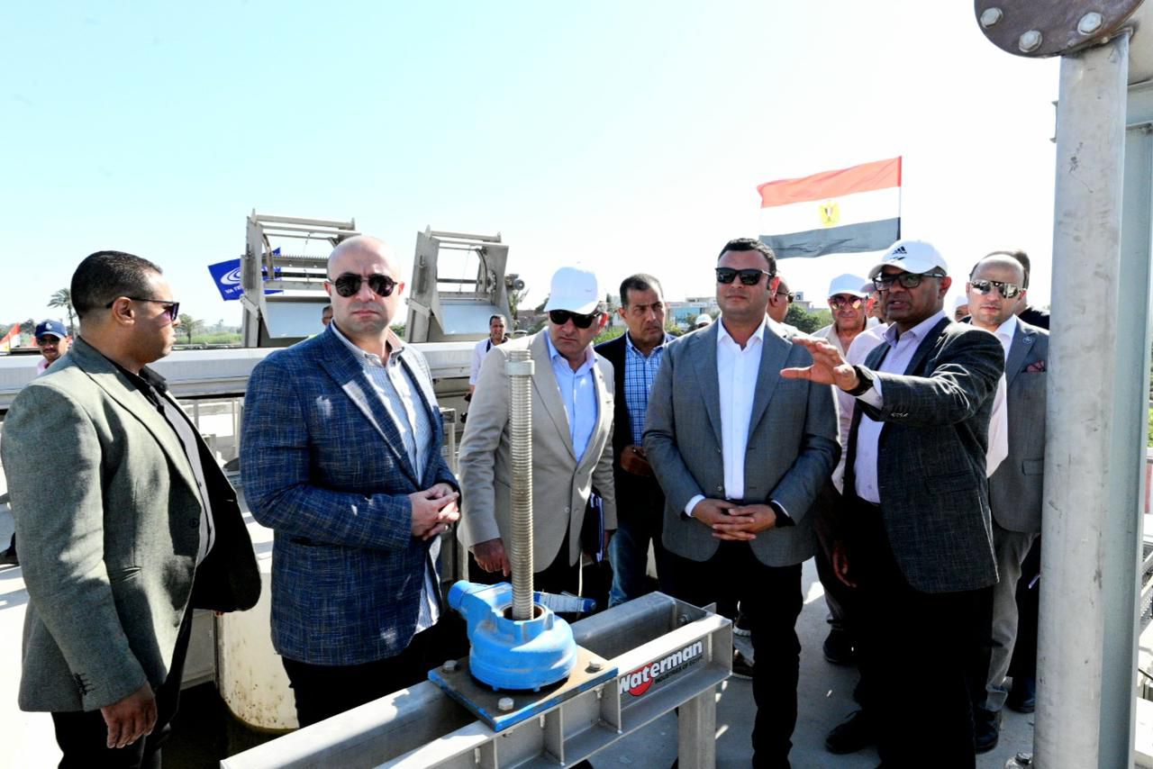 وزير الإسكان ومحافظ بني سويف يتفقدان محطة معالجة صرف صحي طحا البيشة بمركز ببا