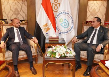 العامة للرعاية الصحية وحماة الأرض يبحثان آليات استدامة القطاع الصحي