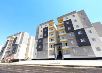 الشربيني يتفقد وحدات “سكن لكل المصريين” ومحطة مياه بأكتوبر الجديدة