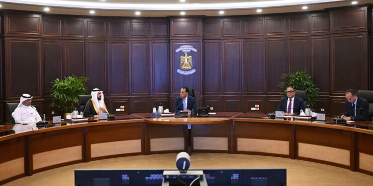 رئيس الوزراء يلتقي رئيس مجلس إدارة “سمو القابضة” السعودية