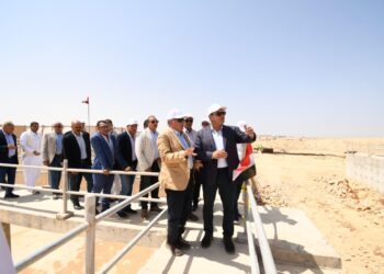 وزير الإسكان ومحافظ مطروح يتفقدان مشروع توسعات محطة معالجة صرف صحي مرسى مطروح