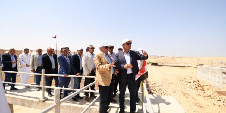 وزير الإسكان ومحافظ مطروح يتفقدان مشروع توسعات محطة معالجة صرف صحي مرسى مطروح