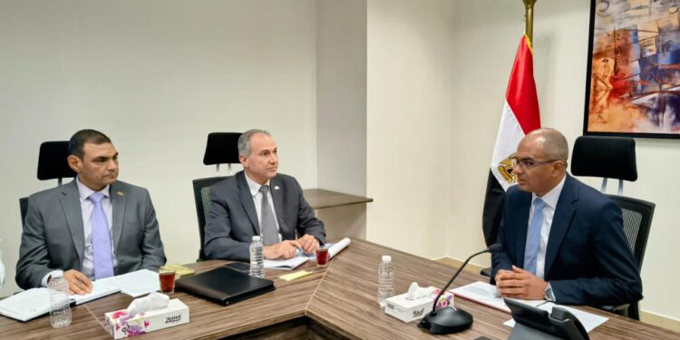 نائب وزير الإسكان: متابعة تصنيع المهمات الكهروميكانيكية بمشروعات المياه والصرف بالتعاون مع العربية للتصنيع