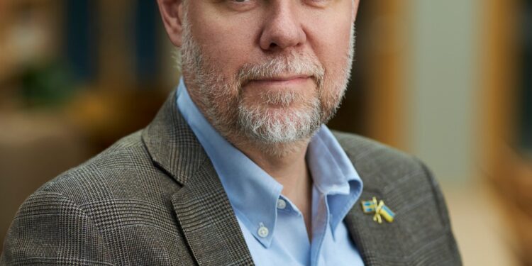 صامويل لونديل: “السنوس” يمنح كمية نيكوتين للمدخن البالغ بشكل أقل خطورة للصحة