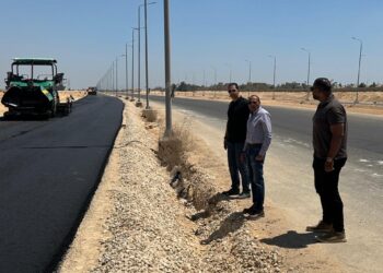 رئيس جهاز مدينة سفنكس الجديدة يتفقد مشروعات الطرق والمرافق 