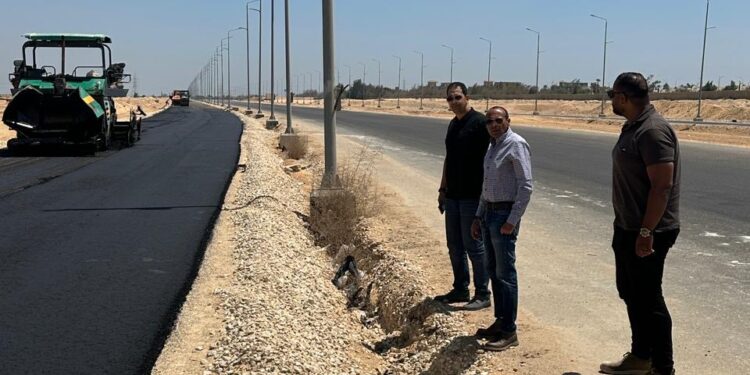 رئيس جهاز مدينة سفنكس الجديدة يتفقد مشروعات الطرق والمرافق