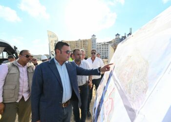 وزير الإسكان يتفقد مشروع بحيرات “نيو مارينا” و”البوغاز” والفيلات والشاليهات بمارينا 8