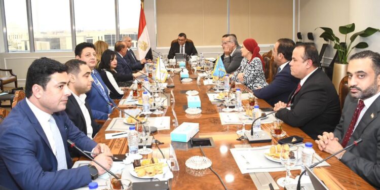 وزير الإسكان يلتقي وفدا من الجالية المصرية في الولايات المتحدة الأمريكية