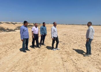 تسليم قطعة أرض بمساحة 350 فدانا بنظام المطور الصناعي بمدينة برج العرب الجديدة