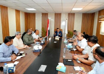 وزير الإسكان يعقد اجتماع لمتابعة موقف تنفيذ المشروعات التنموية بالساحل الشمالى الغربي