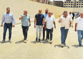 رئيس جهاز مدينة القاهرة الجديدة يتفقد محطة صرف صحي رقم 12 بالتجمع الثالث