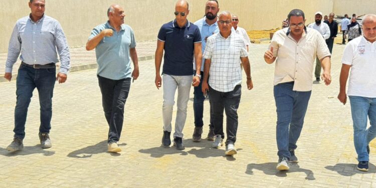 رئيس جهاز مدينة القاهرة الجديدة يتفقد محطة صرف صحي رقم 12 بالتجمع الثالث