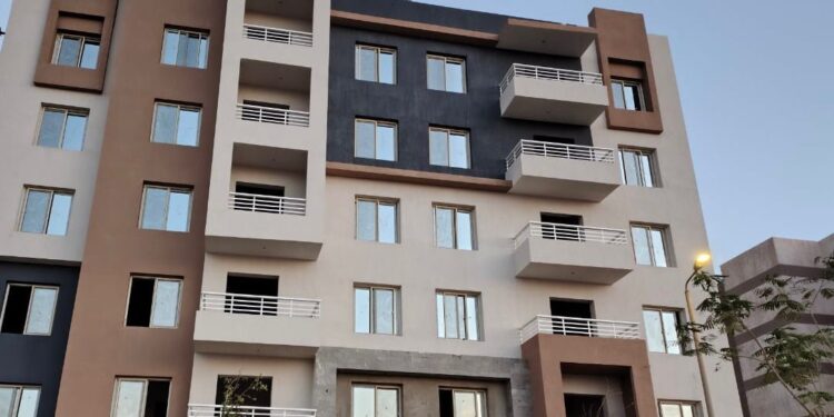 وزير الإسكان يتابع الموقف التنفيذي لمشروع “ديارنا”