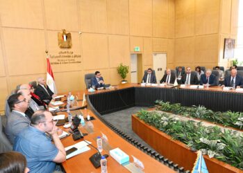 وزير الإسكان: متابعة تنفيذ منطقة الأعمال المركزية بالعاصمة الإدارية.. وأبراج وبحيرات “داون تاون” بالعلمين